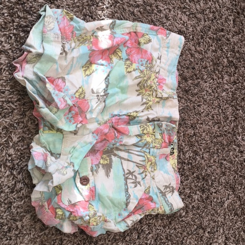 Shorts - Picture 2 of 3